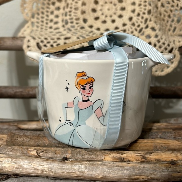 NWT Rae Dunn DISNEY CINDERELLA PRINCESS MEASURING CUPS - Picture 3 of 9